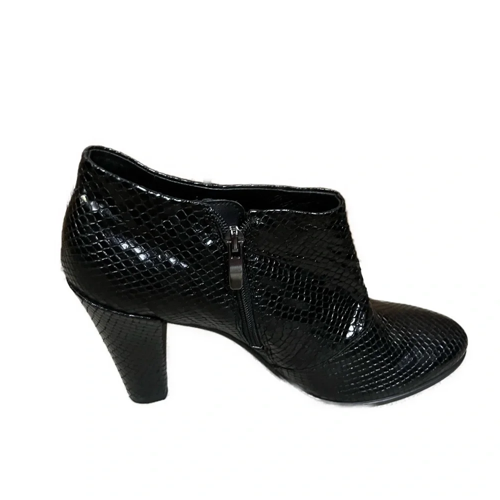 Ecco Women’s Shape 75 Black Faux Snake‎ Skin Side Zip Heeled Ankle Booties- 10